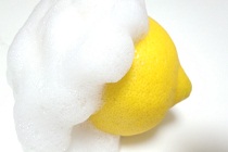 洗顔時にベストな泡の量は、手のひらにこんもりレモン1個分ほど