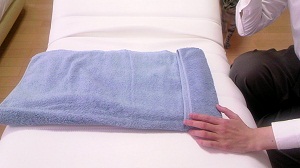 フェイスタオルを使った快眠ストレッチ法