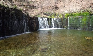 軽井沢の名所スポット“白糸の滝”と“竜返しの滝”
