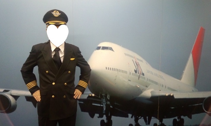 航空教室の前後は、機長さんや整備士さん、CAさん（こちらはお子様のみ）のコスプレ体験＆撮影ができます。