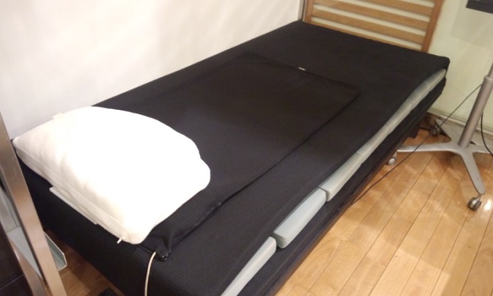 日本睡眠改善協議会認定の睡眠改善インストラクターが専用の測定器を用い、お客様の身体を測定