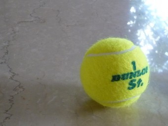 テニスボールひとつで、気持ちよくコリとむくみをケア！