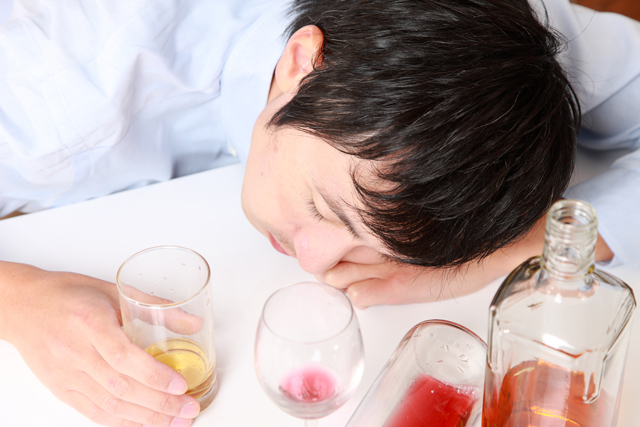 疲労回復や睡眠の質にも影響。お酒の飲み過ぎには要注意！