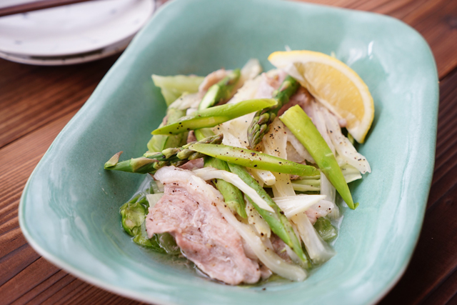 4分加熱で完成！　豚肉と春野菜の蒸しものエスニック風