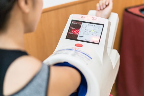 血圧を測定する血圧計